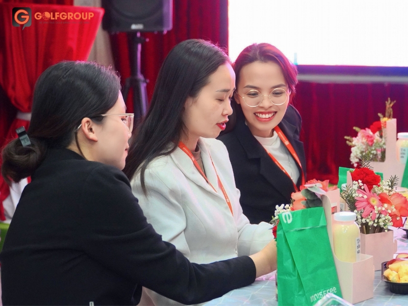 Bất Ngờ Lớn Dành Cho "Những Bóng Hồng" Golfgroup Ngày 8/3: Phụ Nữ Ngành Golf Được Tôn Vinh Theo Cách Riêng